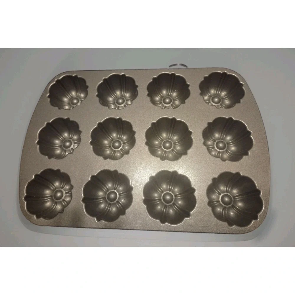 Nordic Ware Brownie Bundt 12 Cup Cast Aluminum Cake Mold Muffin Bakeware
